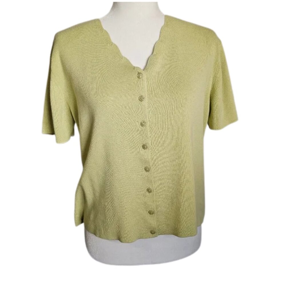 Scalloped Edge Button-Up Short Sleeve Knitted Top in Light Green